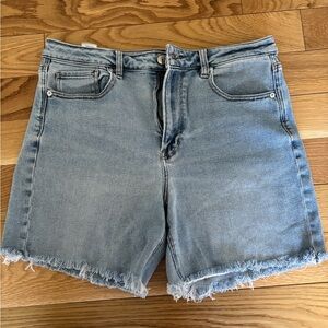 American Eagle Womens Jean Shorts Size 12 extra long  Mom Jean Medium Wash Denim